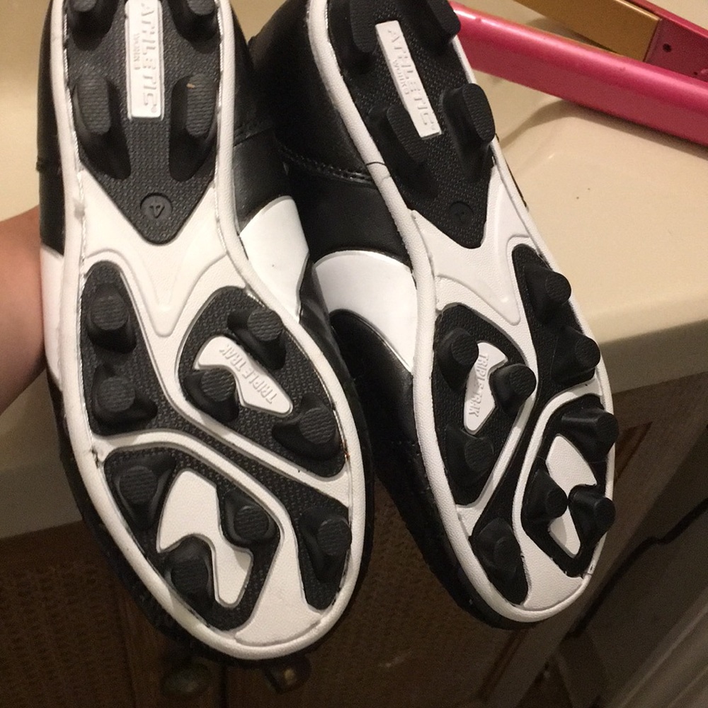 Shoes - Picture 2 of 4